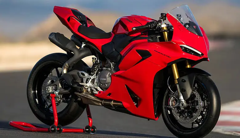 2025 Ducati Panigale V2 S: A Mid-Range Powerhouse That Competes with the Best