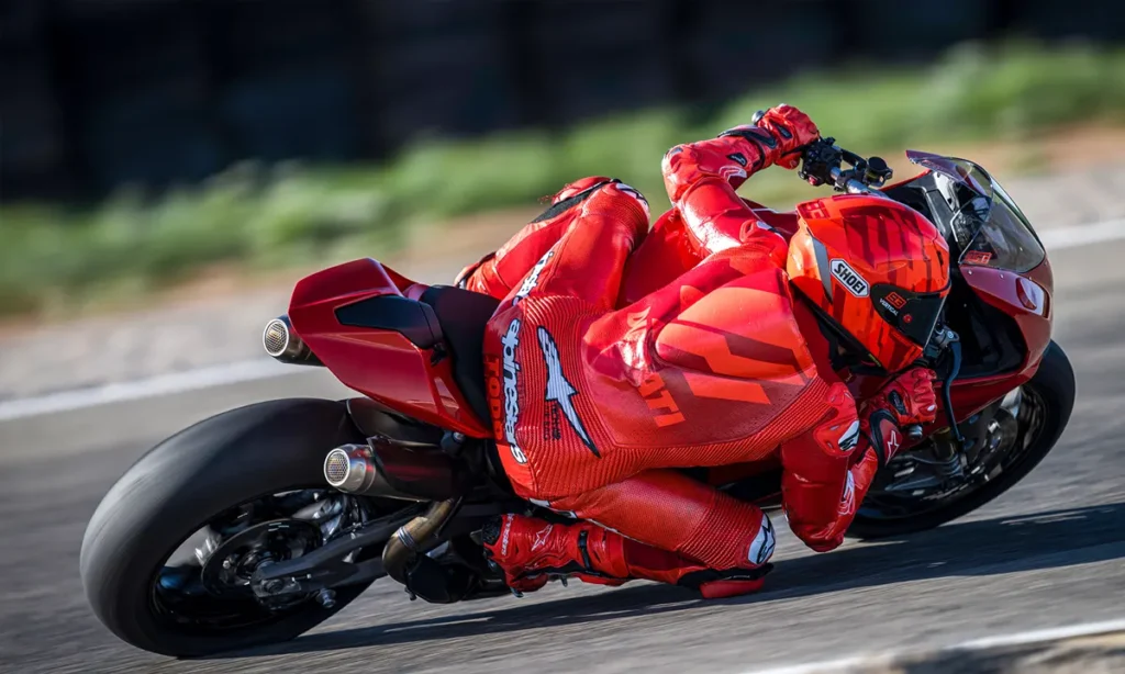 The Lightest Panigale Ever Built. The 2025 Ducati Panigale V2 S Fully Explained