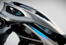 Yamaha MOTOROiD:Λ – The Bike That Stands Up for Itself