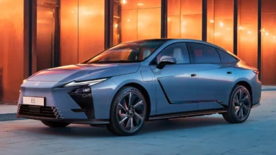 2026 Lexus ES Combines Hybrid Efficiency with Modern Luxury and Technology