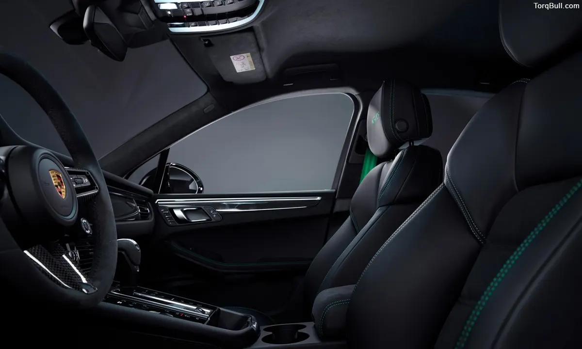 2026 Porsche Macan GTS front seats