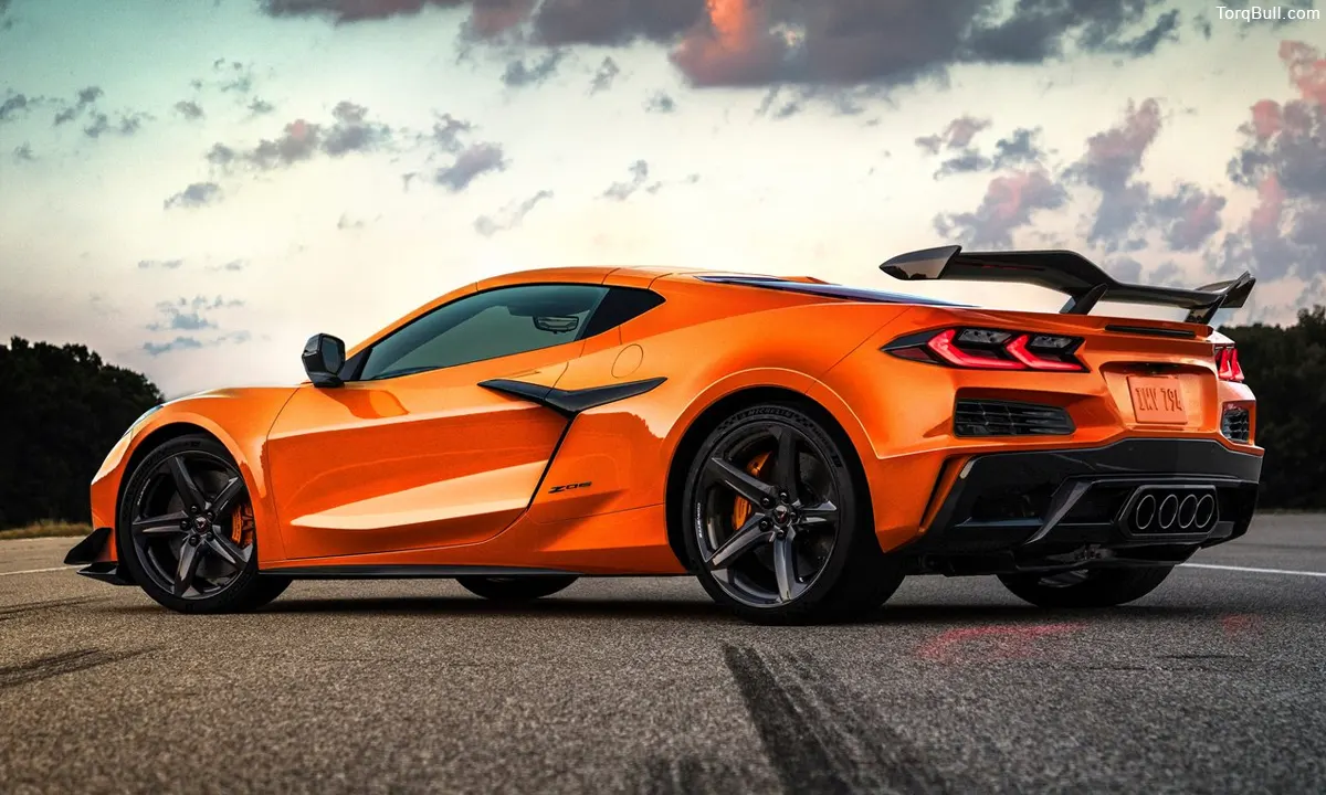 Corvette Z06 parking on road