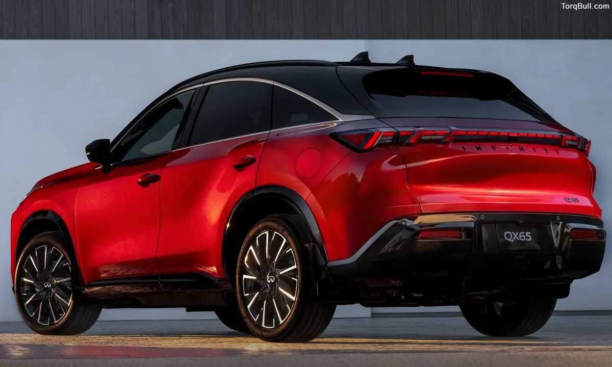 Infiniti QX65 rear view