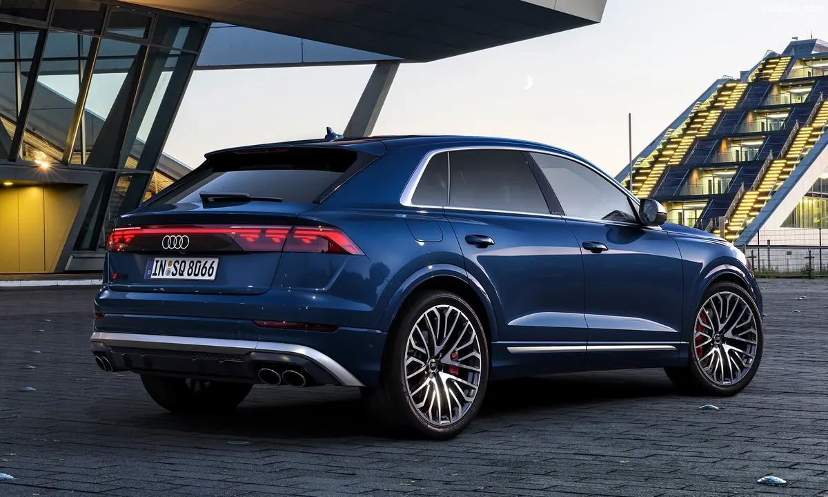 Audi SQ8 rear view parking