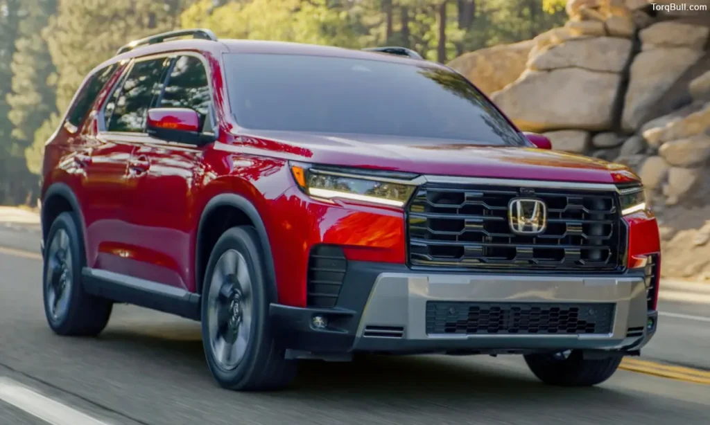 Honda Pilot on highway front view 2340985