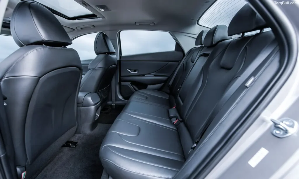 Hyundai Elantra interior seats 495876