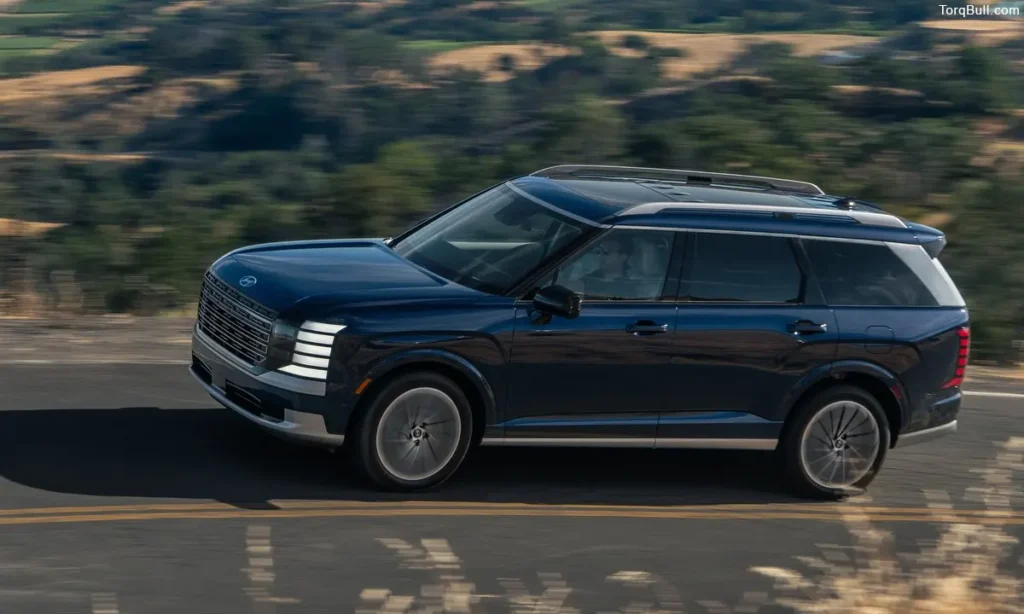Hyundai Palisade driving on mountain 08923475