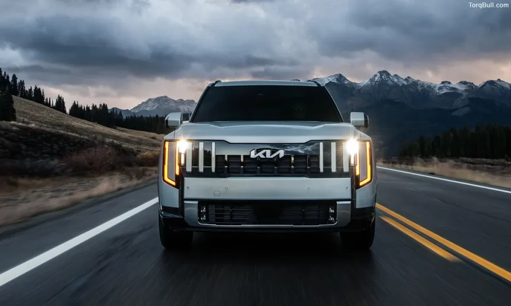 Kia Telluride on highway front view 093458