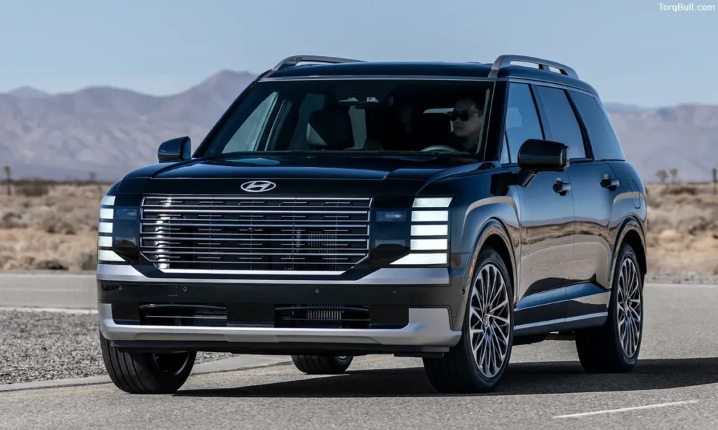 Hyundai Palisade front view on road 08345