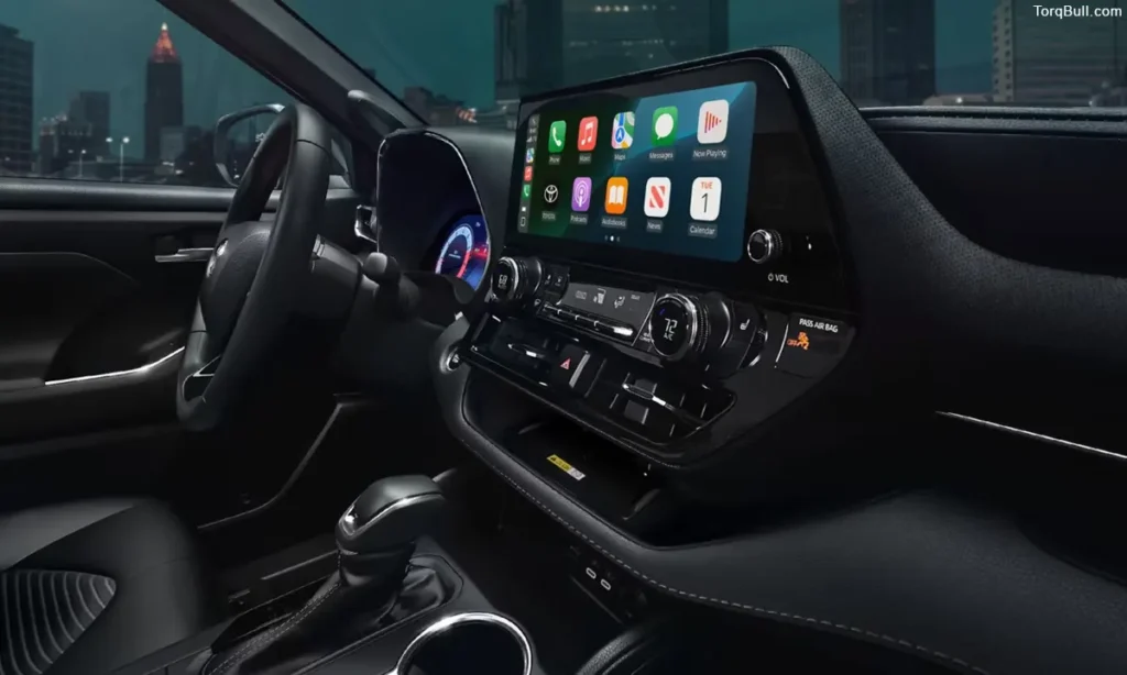 Toyota Highlander interior infotainment