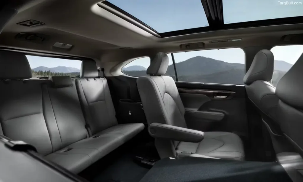 Toyota Highlander interior overview