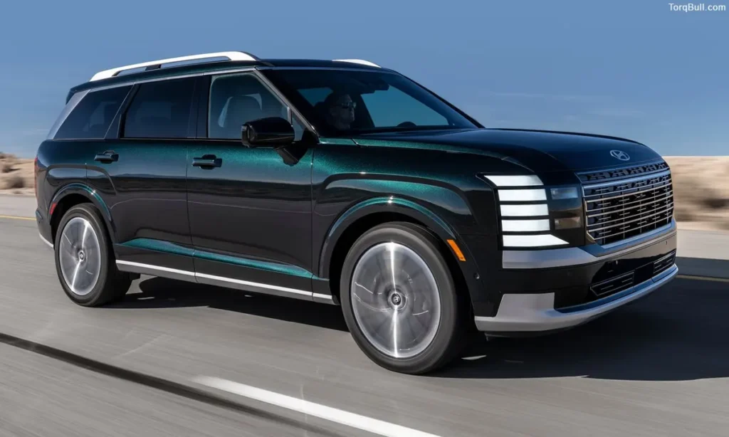 Hyundai Palisade on road front side view 938457