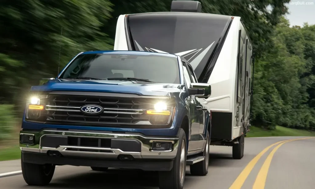 Ford F-150 towing on road 3450968