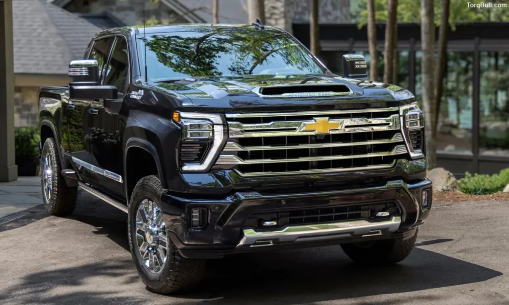 Chevrolet Silverado front view parking 456