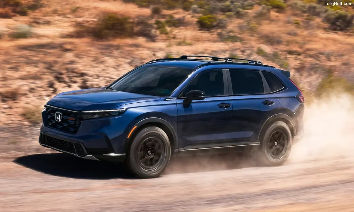 Honda CR-V off roading in desert