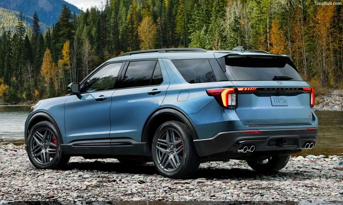 Ford Explorer rear view in rough terrain 5467
