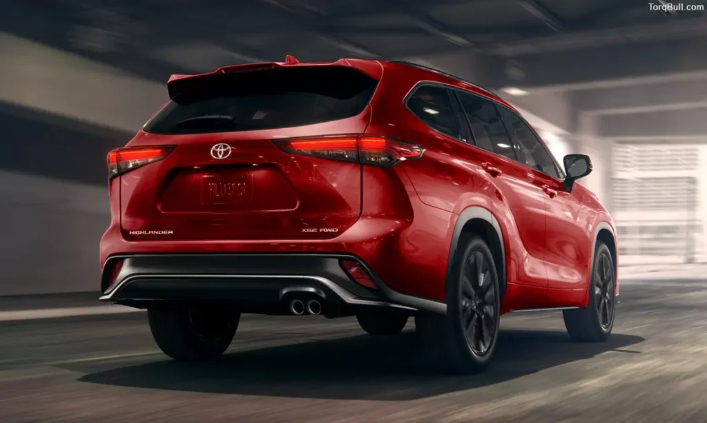 Toyota Highlander Hybrid in tunel