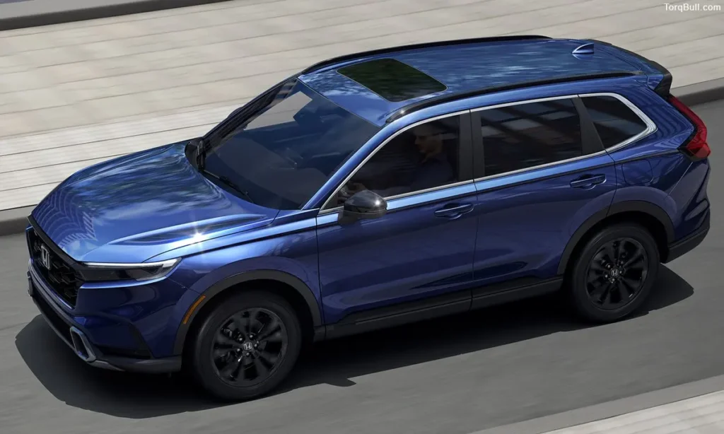 Honda CR-V parking on road 039485
