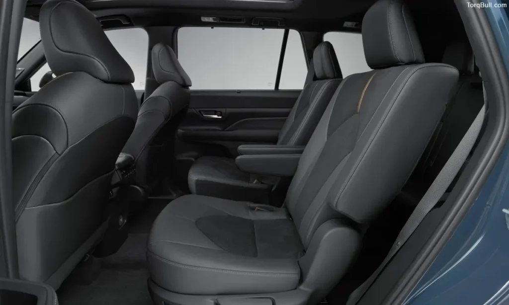 Toyota Grand Highlander middle row 2349807