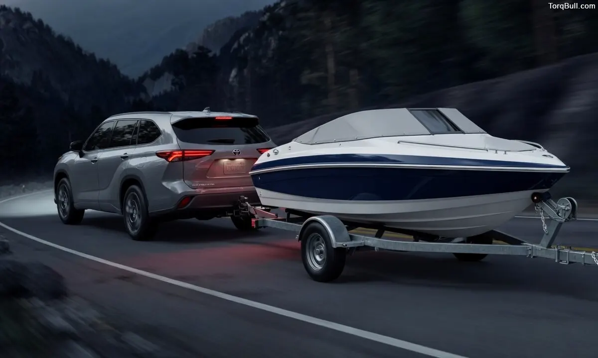 Toyota Grand Highlander towing a boat at night