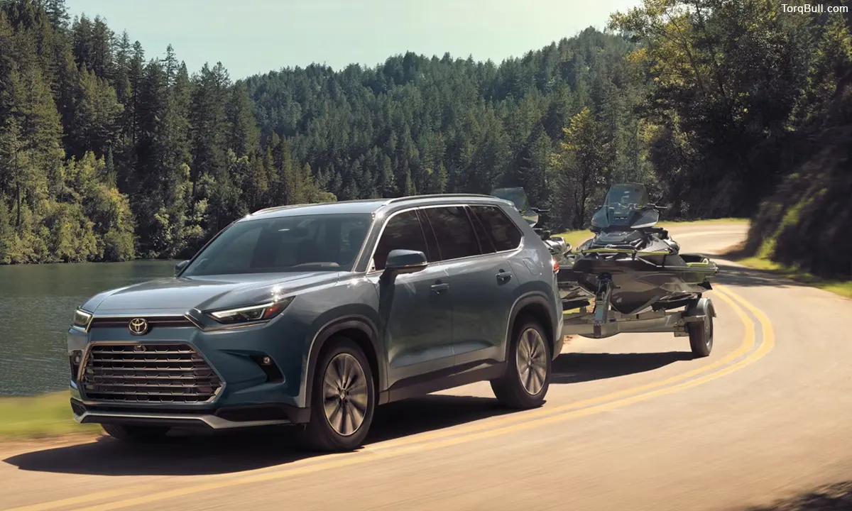 Toyota Grand Highlander towing a boat on road