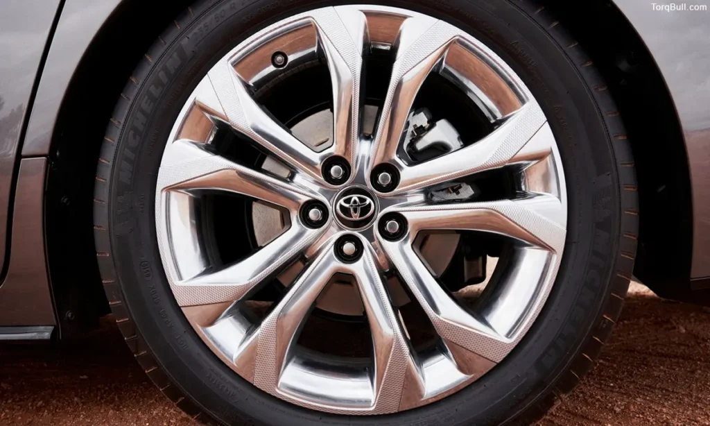 Toyota Sienna alloy wheel design