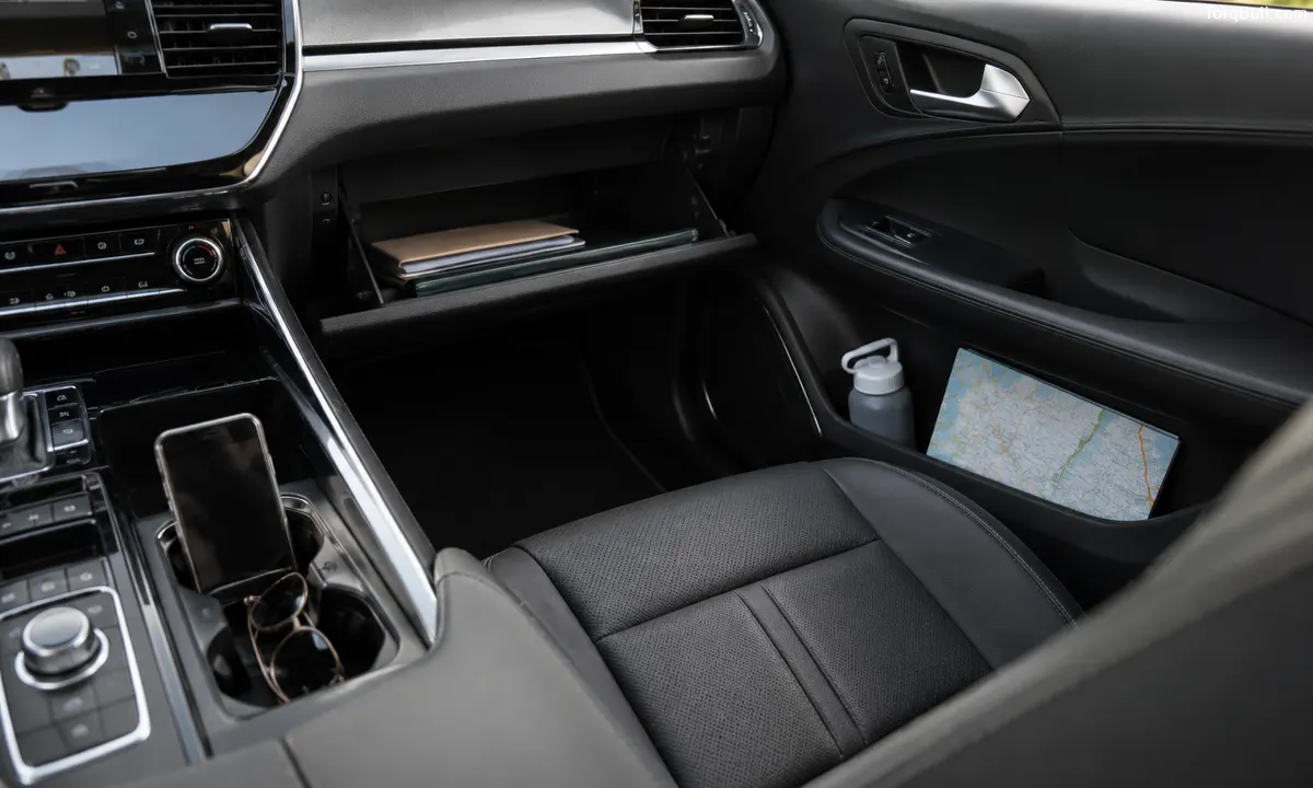 Using Built-in Car Storage