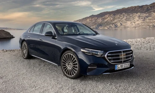 Photo: Mercedes Mercedes-Benz E-Class Sets New Benchmark for Luxury and Technology