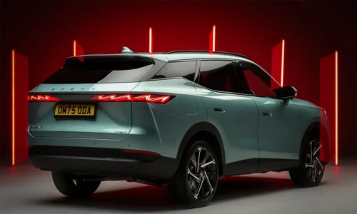 Photo: Omoda 2026 Omoda 7 Brings Futuristic Design to the Compact SUV Market