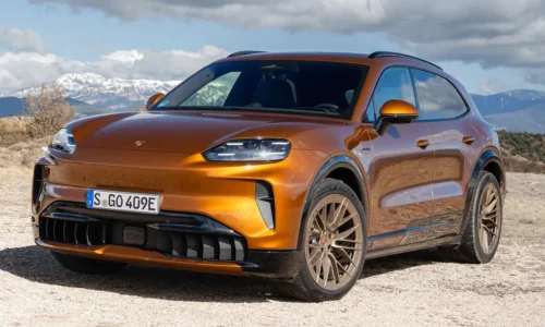 Photo: Porsche Porsche Cayenne Electric vs BMW iX M60 Performance Luxury Face-Off