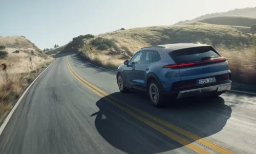 Photo: Porsche Porsche Cayenne S Electric