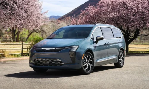 Photo: Chrysler 2027 Chrysler Pacifica