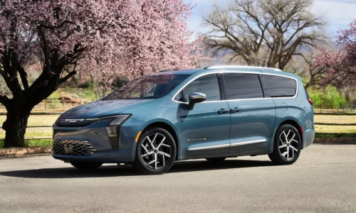 Photo: Chrysler 2027 Chrysler Pacifica