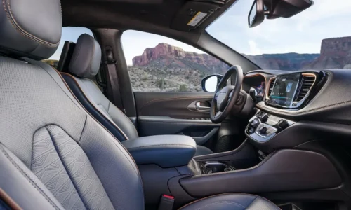 Photo: Chrysler 2027 Chrysler Pacifica