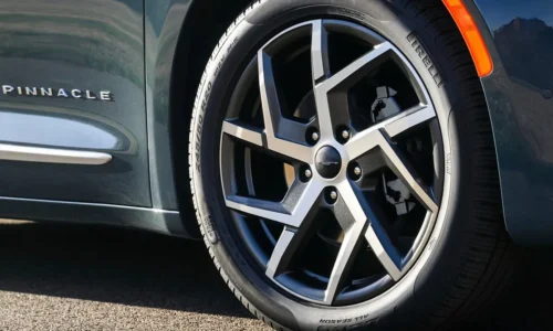 Photo: Chrysler 2027 Chrysler Pacifica